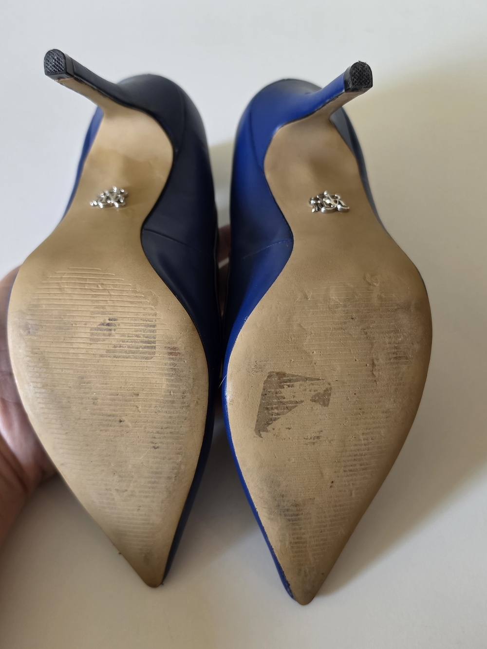 Rock & Republic Women's Blue Pointed Toe Stiletto Pumps - Picture 5 of 10